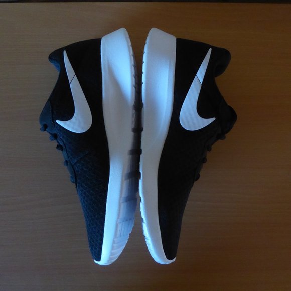 Nike Tanjun Black White Women's Ladies Sneakers Running Shoes Brand New - Picture 4 of 10